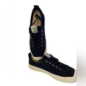 CARIUMA CANVAS SNEAKERS IN NAVY‎